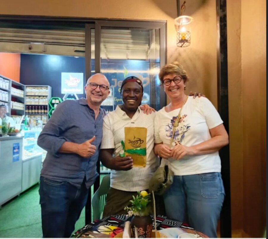 Jero Café team with happy guests